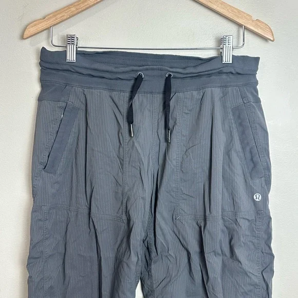 Lululemon Gray Drawstring Cropped Joggers Size 8 Lightweight Athleisure Pants - Picture 3 of 7